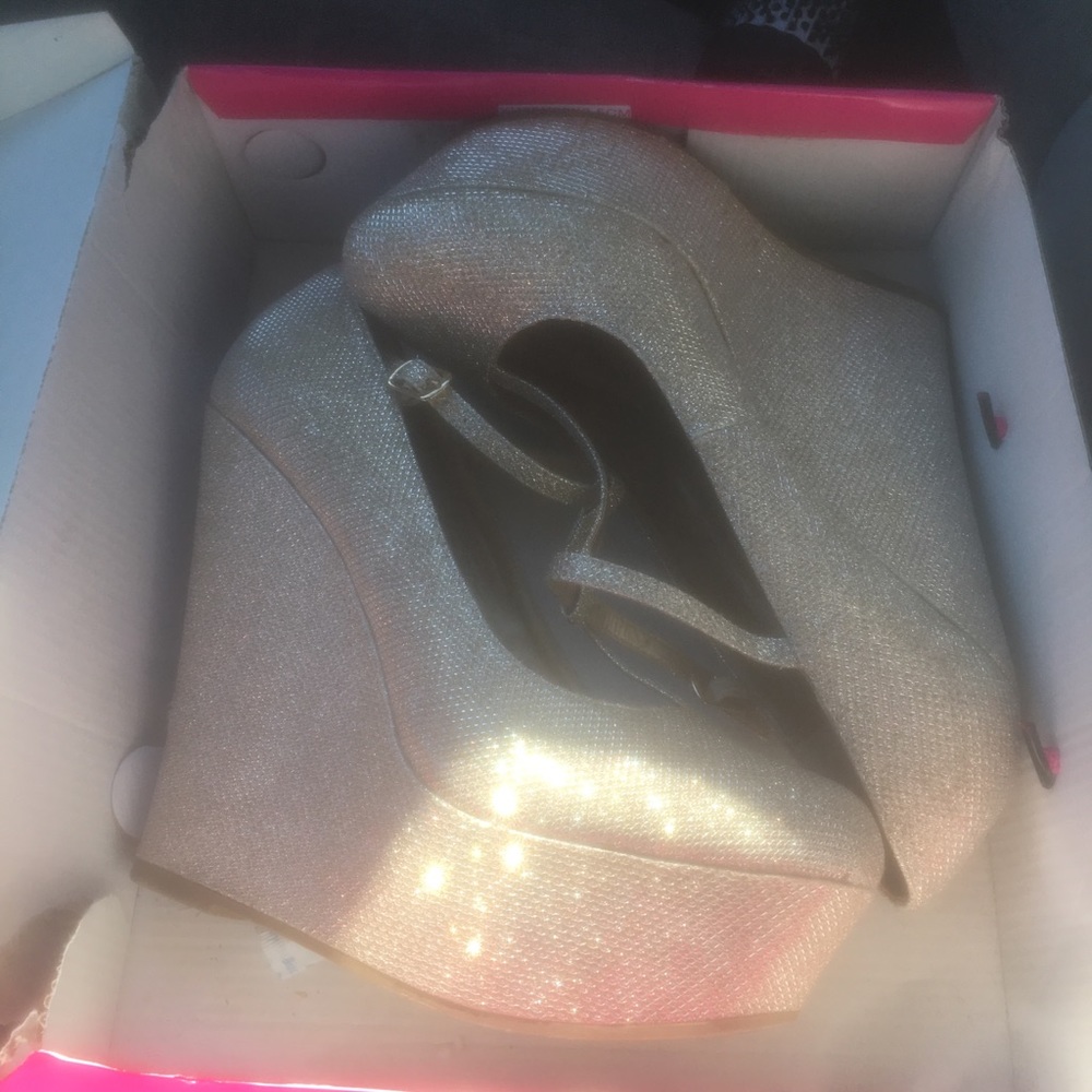 DreamParis Mary Jane Pumps